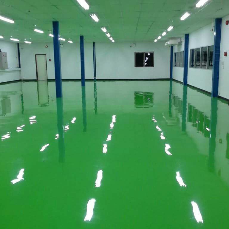 Lantai epoxy mengkilap pada area produksi
